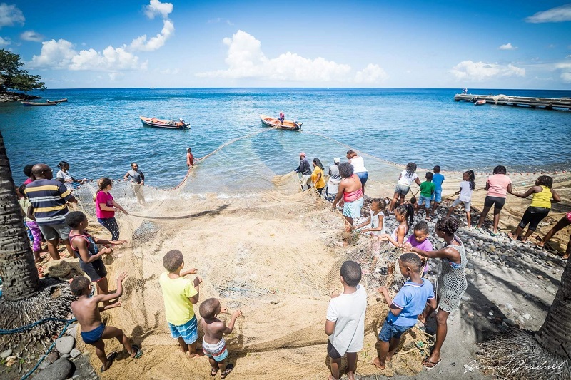 Pêche traditionnelle en Martinique. Pour Voyager Vrai, la Martinique est à vivre loin des clichés de masse - DR