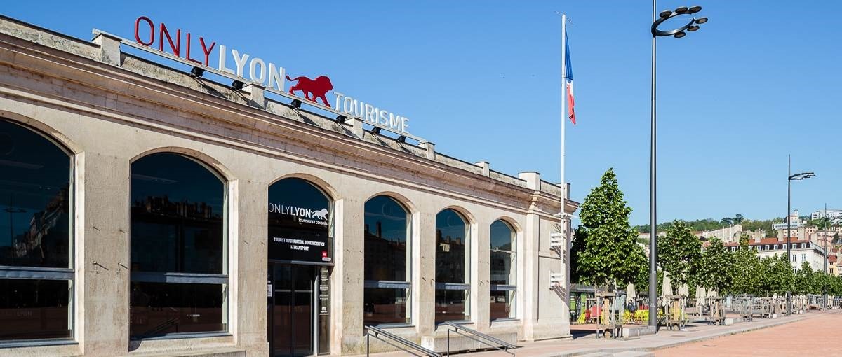 Les visites guidées assurées par les guides-conférenciers d'ONLYLYON Tourisme et Congrès reprennent également à travers la Métropole dans des conditions adaptées - DR