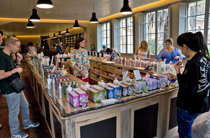 Les trois parfumeries historiques de Grasse, Fragonard, Galimard et Molinard se visitent - DR : DepositPhotos, venakr Les trois parfumeries historiques de Grasse, Fragonard, Galimard et Molinard se visitent - DR : DepositPhotos, venakr