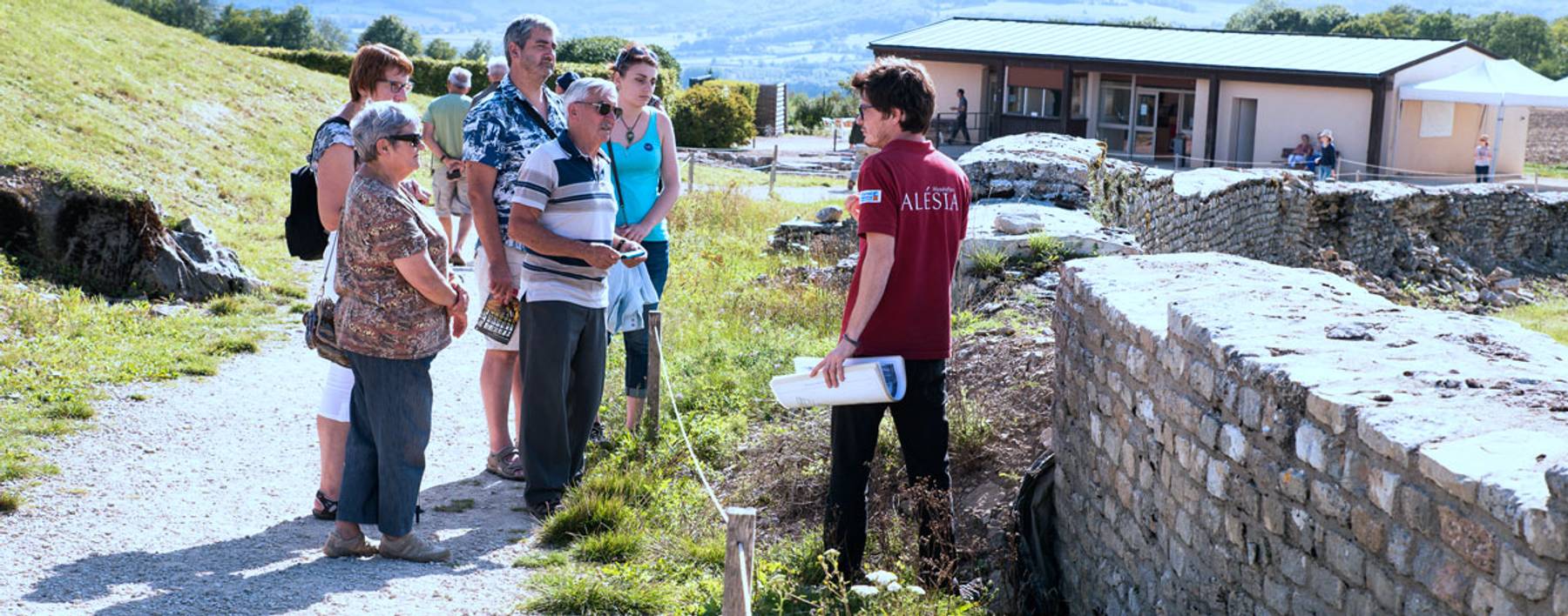 Visite des vestiges gallo-romains... /crédit dr Visite des vestiges gallo-romains... /crédit dr