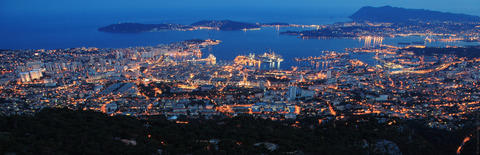 Toulon et sa célèbre rade. Crédit Visit Var.