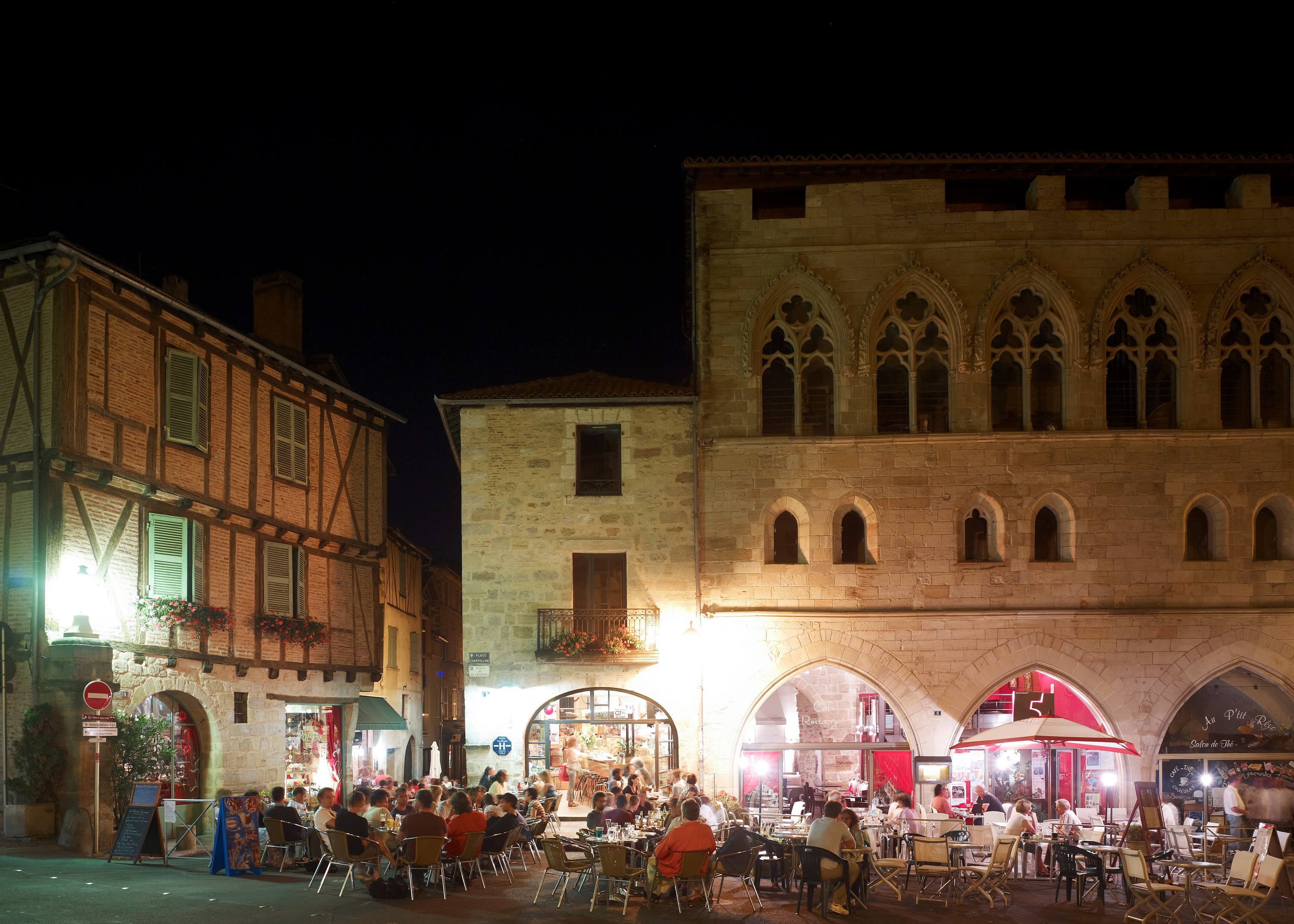 Une soirée à Figeac dans le Lot. Dominique Viet. CRT Occitanie.