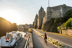 Josselin – à vélo le long du canal © Emmanuel Berthier