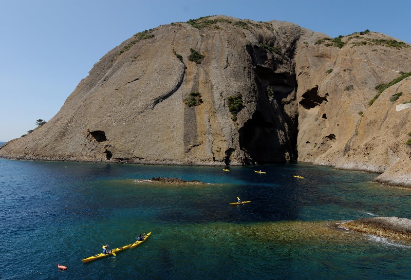 Sortie en kayak de mer autour de la calanque du Mugel à La Ciotat et du Bec l'Aigle - Crédit : Provence Tourisme