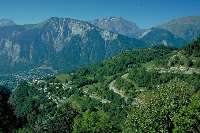 La montée sur l'Alpe d'Huez - DR : H.Monnier. La montée sur l'Alpe d'Huez - DR : H.Monnier.