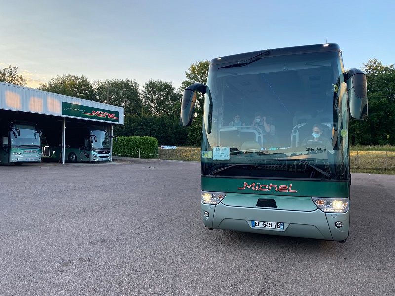 Ce 25 juin 2020, l'un des 32 autocars de grand tourisme de Miche Voyages quittait le dépôt avec 24 clients à son bord - DR : Michel Voyages