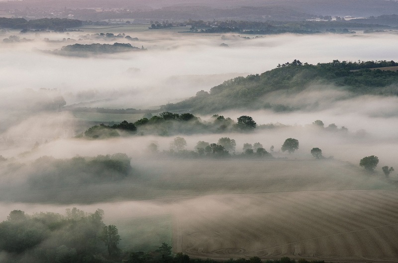 Les randonneurs viennent admirer le lever de soleil sur la forêt du Morvan - DR : Mathieu Mouillet