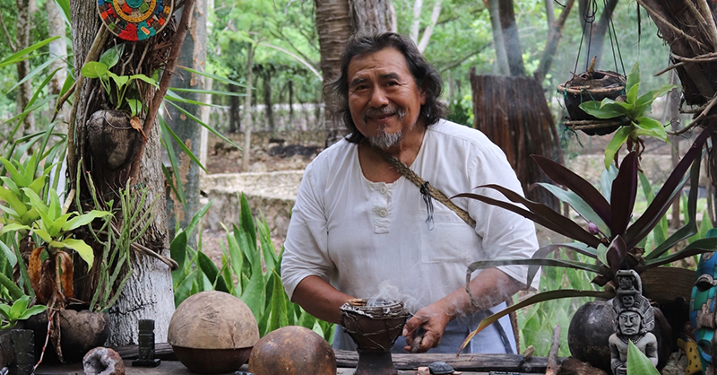 © TERRA Maya - Rencontre avec un chaman