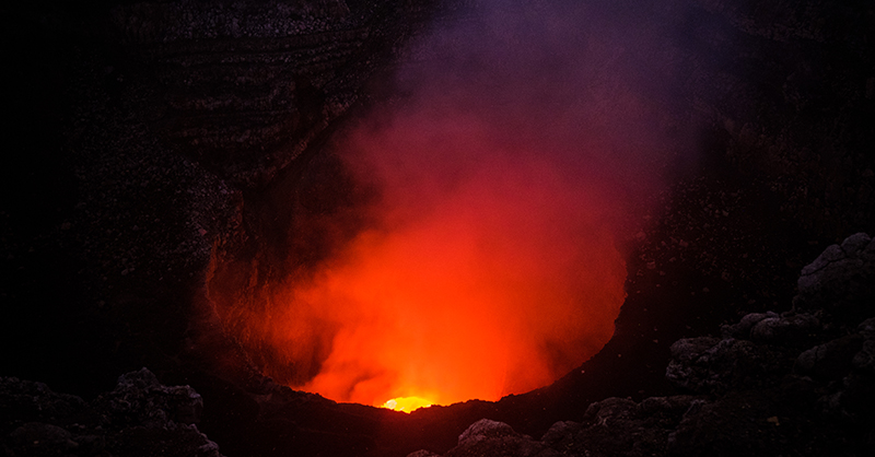 © TERRA Nicaragua - Le volcan Masaya et son lac de lave en fusion