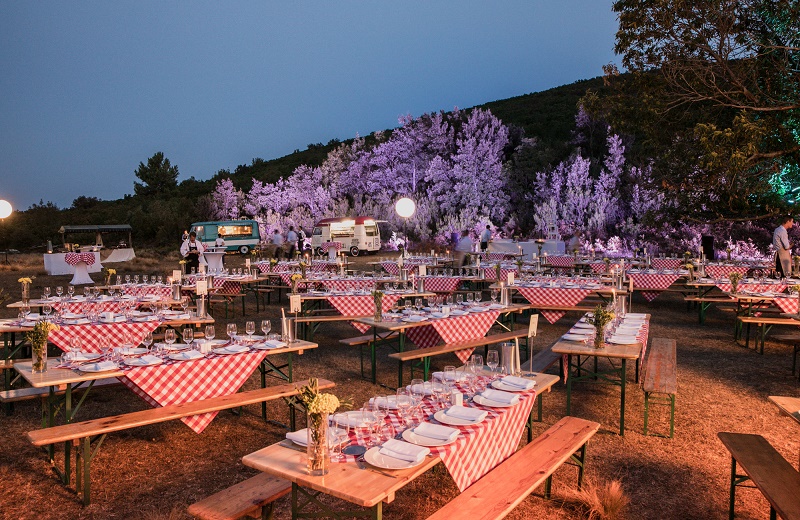 Une soirée de gala en plein maquis - DR : Corse Incentive, H&A - D. Lebrun Une soirée de gala en plein maquis - DR : Corse Incentive, H&A - D. Lebrun