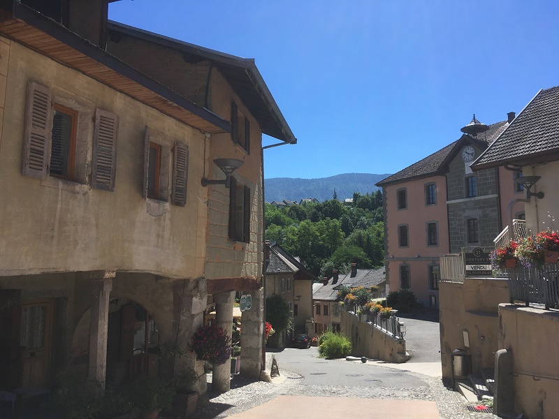 Alby-sur-Chéran. Des milliers de personnes passent à proximité chaque jour en empruntant l'autoroute ou la nationale qui va d'Annecy à Chambéry. Mais la plupart ignorent qu'ils passent à côté d'une petite perle médiévale au charme fou - DR : Annecy International