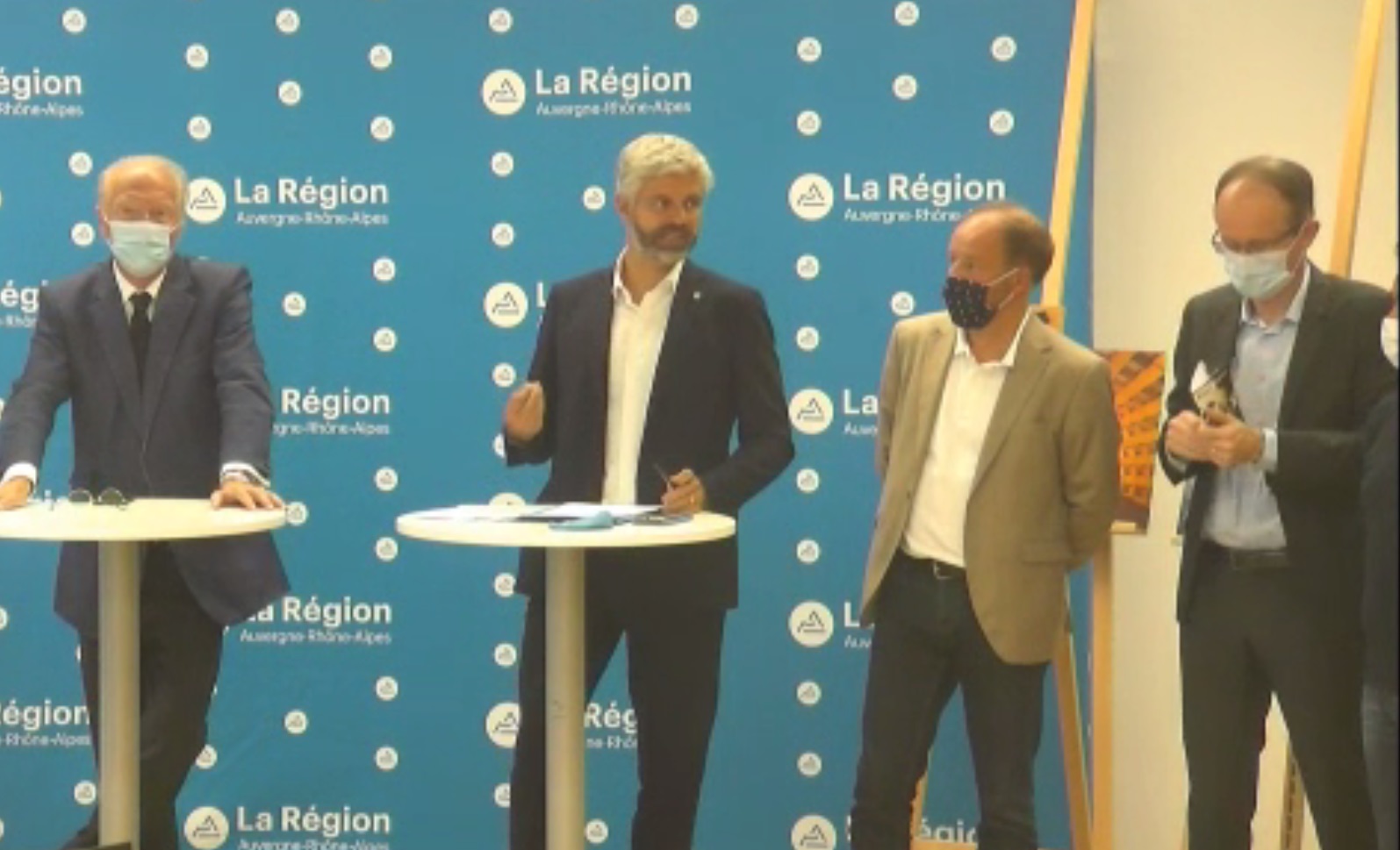 Laurent Wauquiez entouré des professionnels du tourisme auvergnat lors du point presse ce lundi 14 septembre 2020 - DR Laurent Wauquiez entouré des professionnels du tourisme auvergnat lors du point presse ce lundi 14 septembre 2020 - DR