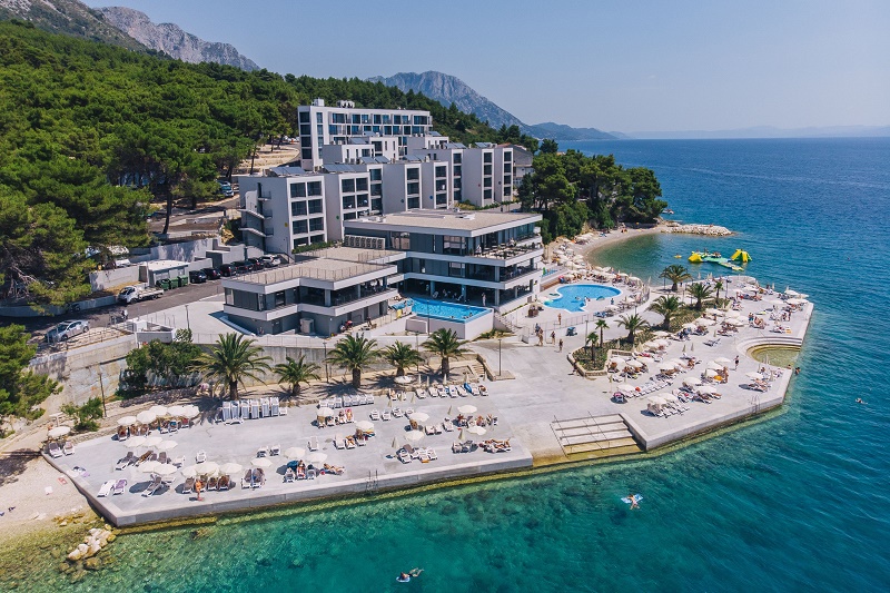 L'hôtel 4* ouvert sur la mer Adriatique propose 3 piscines, plage aménagée au pied de l’hôtel, chambres familiales, salle de fitness et le mini-club - DR : Top of Travel