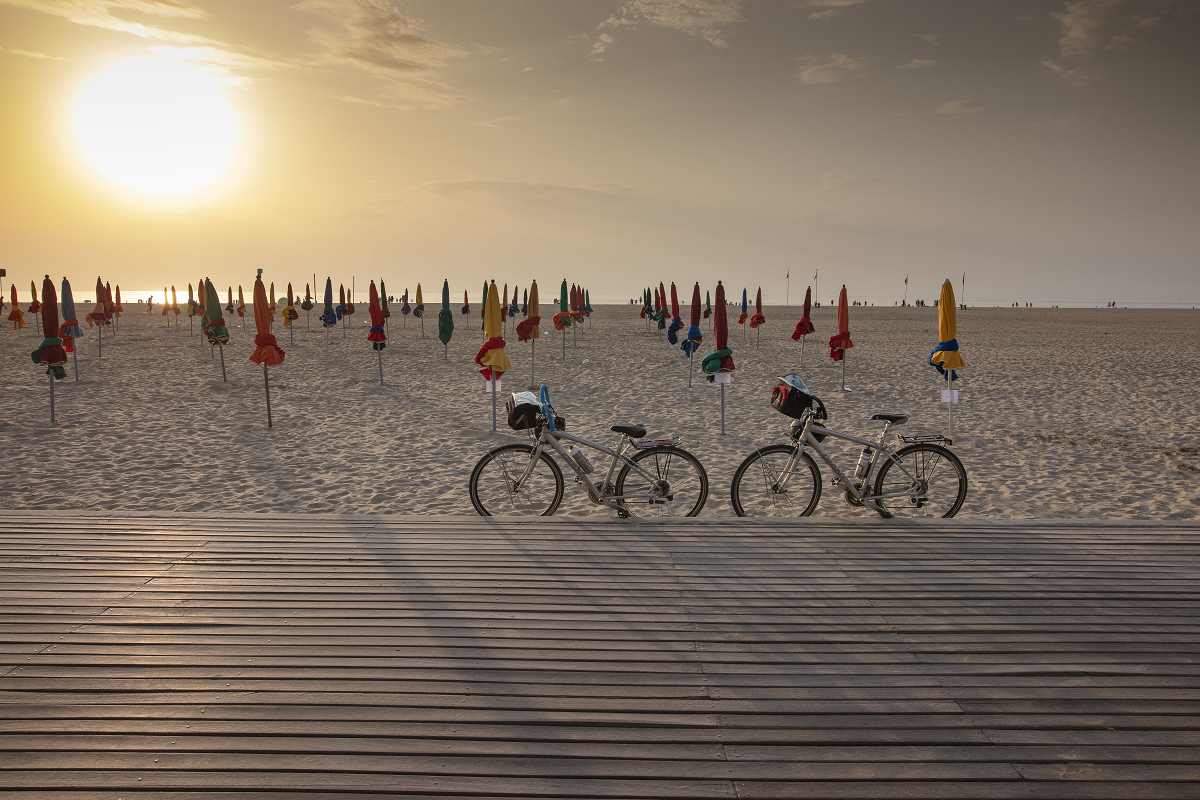 De Notre-Dame de Paris à la plage du Havre ou aux Planches de Deauville, La Seine à Vélo propose une multitude d’expériences - Photo David Darrault