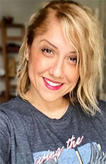 Saliha Hadj-Djilani, podcasteuse de la série "Voyagez confiné" diffusée sur la chaîne de podcasts "Les Podtrips de Saliha" Saliha Hadj-Djilani, podcasteuse de la série "Voyagez confiné" diffusée sur la chaîne de podcasts "Les Podtrips de Saliha"