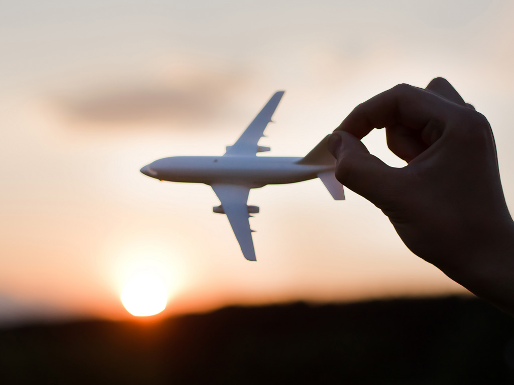 Jean Castex : "Les déplacements vers l'étranger seront possibles mais compte tenu de l'évolution rapide de l'épidémie dans le monde il sera indispensable de se tenir informer avant d'envisager tous déplacements en consultant les conseils aux voyageurs du Ministère de l'Europe et des Affaires Etrangères." - Depositphotos.com Shebeko Jean Castex : "Les déplacements vers l'étranger seront possibles mais compte tenu de l'évolution rapide de l'épidémie dans le monde il sera indispensable de se tenir informer avant d'envisager tous déplacements en consultant les conseils aux voyageurs du Ministère de l'Europe et des Affaires Etrangères." - Depositphotos.com Shebeko