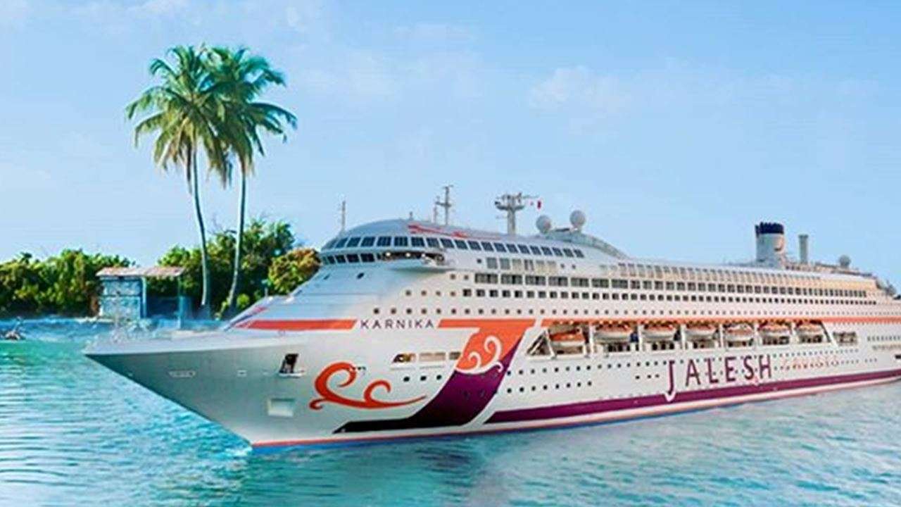 Le Karnika sur la plage… la valse des départs à la casse se poursuit !