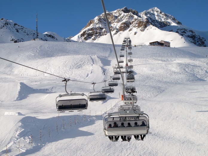 "Des différenciations géographiques auraient dû être envisagées, notamment pour les régions où est pratiqué un ski à la journée sans hébergement" ont fait valoir les acteurs de la montagne - DR : DepositPhotos.com