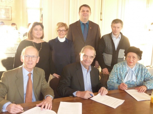 Le 10 décembre 2013, Georges Colson signe la nouvelle convention collective. Le document traînait dans les tiroirs depuis 1994. C'est le dernier acte officiel dans les bureaux de la place du Général Catroux. Le 12 décembre, le SNAV déménage pour rejoindre "La Maison du tourisme", propriété de l’APS, au 15 avenue Carnot à Paris - DR