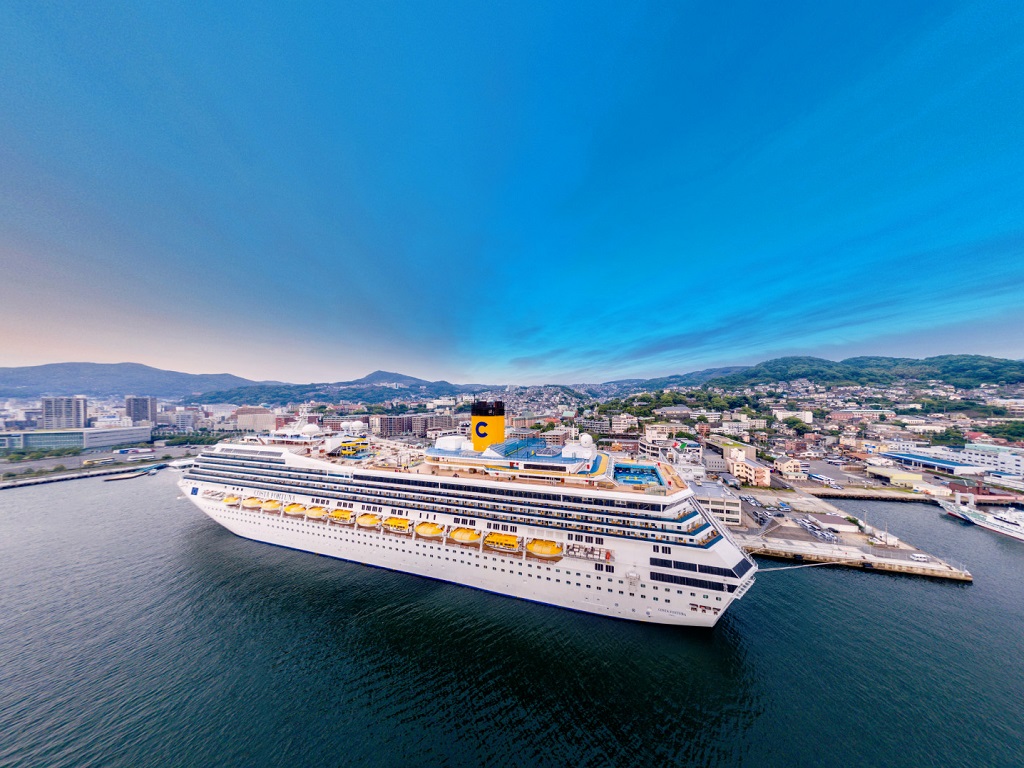 Le Costa Fortuna dans le port de Nagasaki - DR : Carnival Corp.