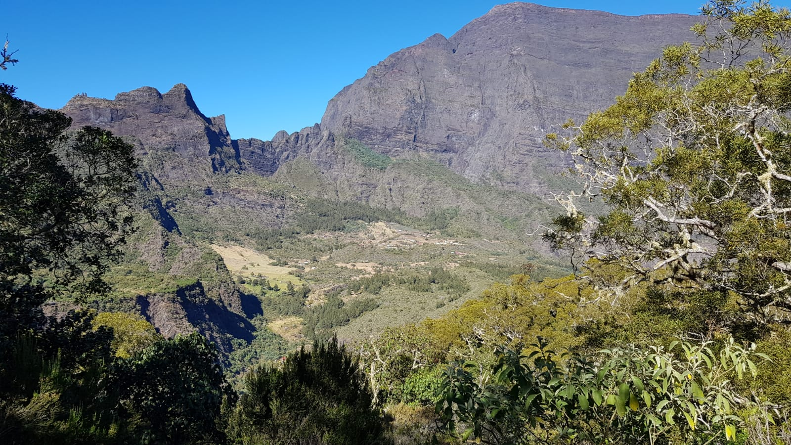 A compter de jeudi 28 janvier 2020, les voyageurs embarquant à destination de La Réunion depuis la métropole ou à destination de la métropole depuis La Réunion auront donc l’obligation de justifier d’un motif impérieux d’ordre personnel ou familial, un motif de santé relevant de l’urgence ou un motif professionnel ne pouvant être différé, pour circuler.  - Photo CE