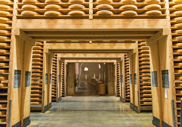 Cave du Fort Saint-Antoine. Fromagerie Marcel Petite - Photo Alain Doiré / Bourgogne-Franche-Comté Tourisme