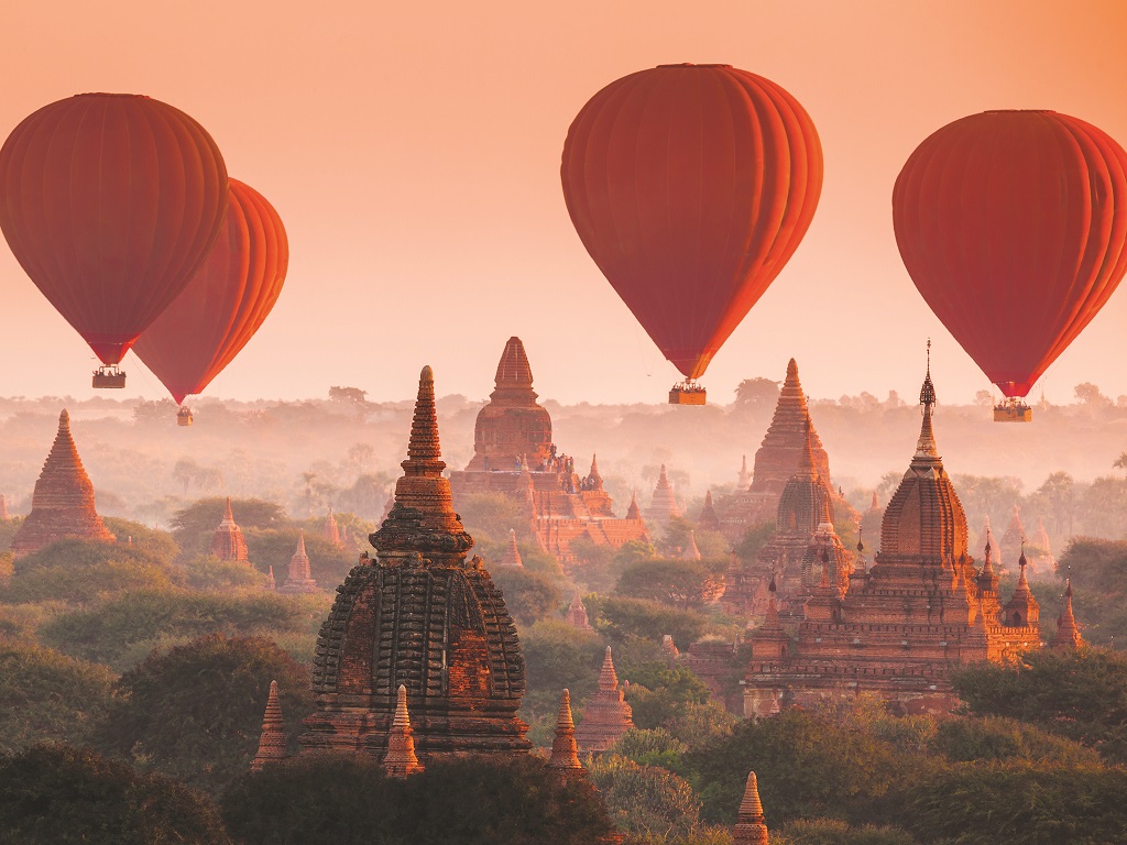 Parmi les options proposées par TMR pour ce 46 tour du monde, le survol en montgolfière de la plaine aux 2 500 temples de Bagan (Birmanie) - DR : TMR