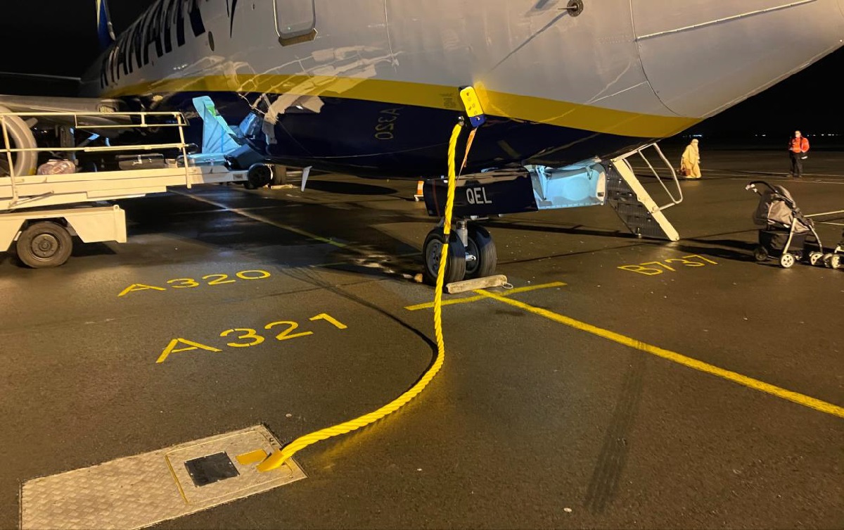 Avion connecté au réseau d’infrastructure 400 HZ ©Aéroport Paris-Beauvais - DR
