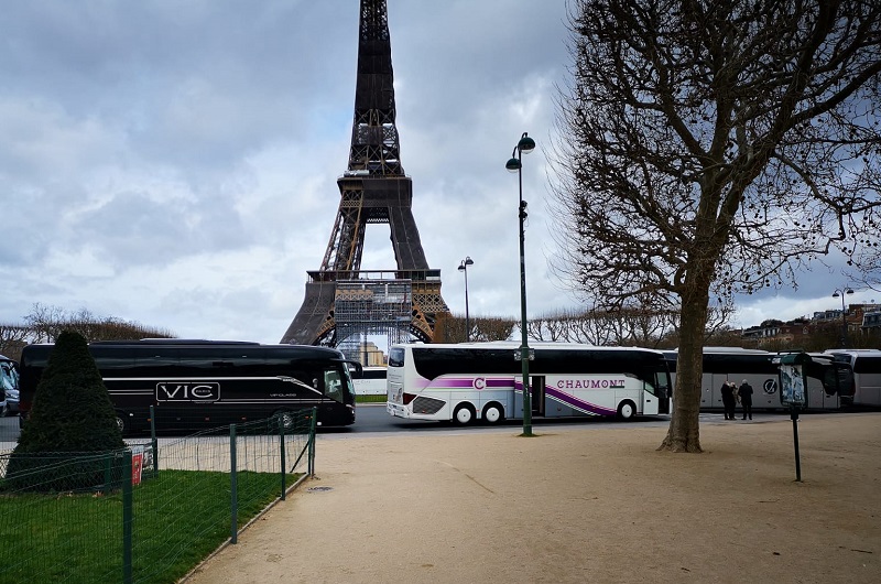 Près de 150 autocars ont mené une opération escargot de la porte de Vincennes à la Tour Eiffel, vendredi 12 mars 2021 à Paris - DR : CAI Près de 150 autocars ont mené une opération escargot de la porte de Vincennes à la Tour Eiffel, vendredi 12 mars 2021 à Paris - DR : CAI