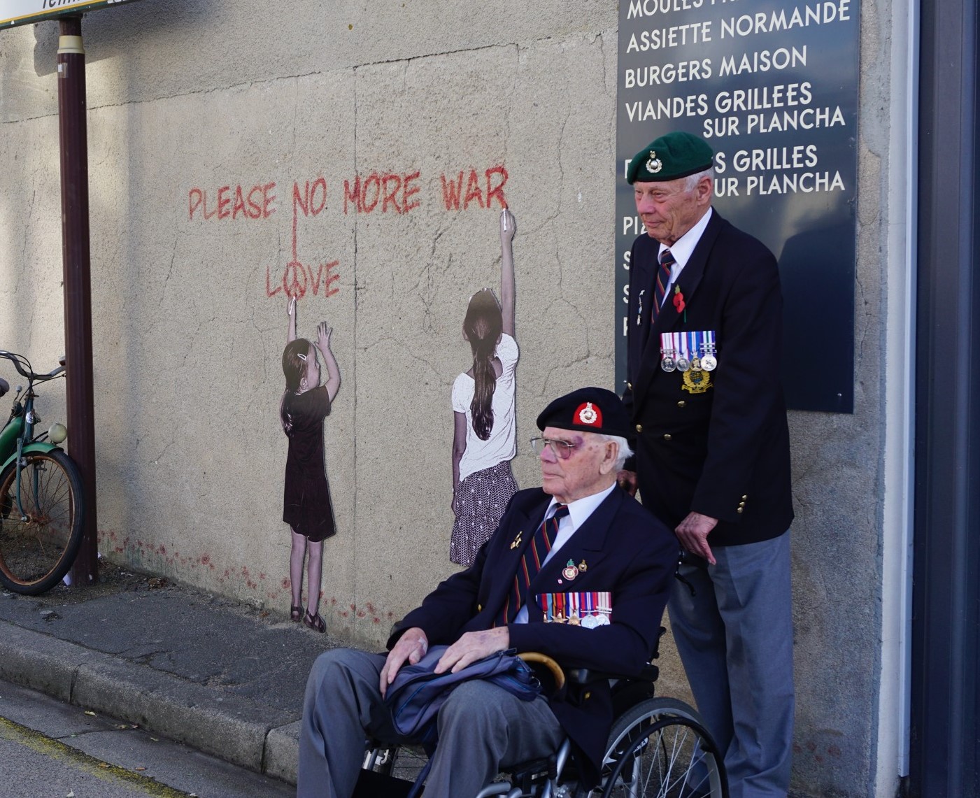 Vétérans à Arromanches-les-Bains - DR : Séverine Frères - Normandie Tourisme