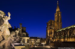 Cathedrale et place de nuit