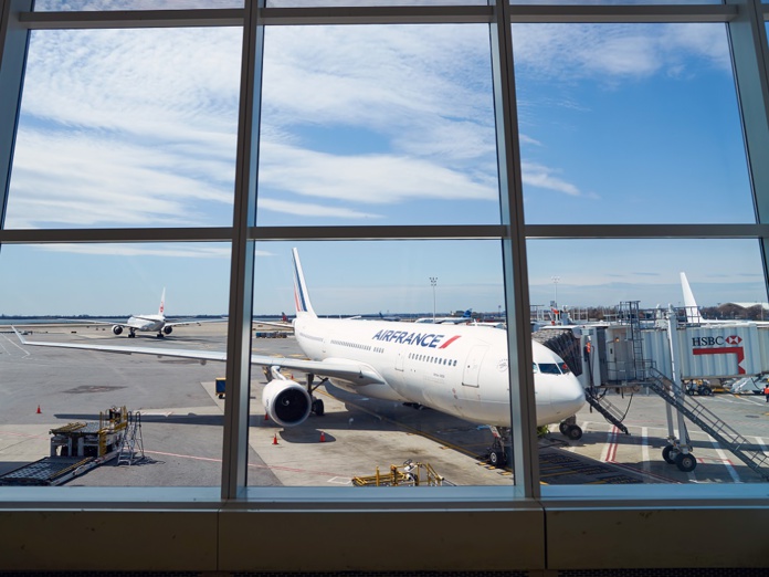 Air France s'est engagée à mettre à disposition des créneaux horaires à l'aéroport saturé de Paris Orly, où Air France détient une puissance significative sur le marché - Crédit Depositphotos.com
