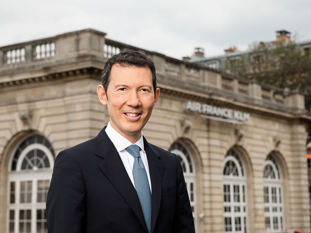 En 2020, Ben Smith a touché 744.511 euros de rémunération fixe au titre de 2020 et 768 456 euros de rémunération variable au titre de 2019. A son arrivée à la tête d’Air France-KLM, il avait investi personnellement 900 000 euros pour acheter 100 000 actions d'Air France-KLM. - DR Air France En 2020, Ben Smith a touché 744.511 euros de rémunération fixe au titre de 2020 et 768 456 euros de rémunération variable au titre de 2019. A son arrivée à la tête d’Air France-KLM, il avait investi personnellement 900 000 euros pour acheter 100 000 actions d'Air France-KLM. - DR Air France