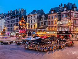 rouen-place-vieux-marche-nuit-© Hervé Sentucq