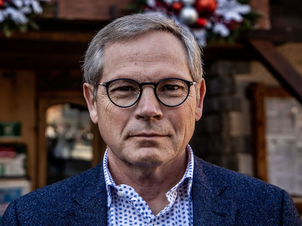 Didier Thévenet, Maire de La Clusaz : "La Clusaz est une station de 1800 habitants permanents seulement. Nous comptons 800 résidences principales et 4000 résidences secondaires appartenant essentiellement à des Français. Et nous voulons bien évidemment lutter contre le problème des lits froids en faisant en sorte que cet habitat fonctionne une grande partie de l’année." - Photo DR