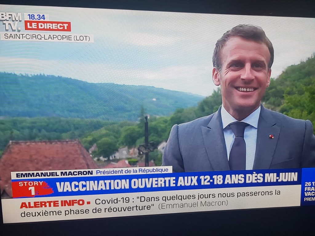 Emmanuel Macron lors d'un déplacement à Saint Cirq Lapopie a abordé la question du tourisme  - Crédit photo : Compte Facebook de l'Elysée