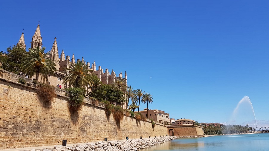 La ministre de la Santé de l'Espagne annonce que le test PCR n'est plus demandé aux voyageurs vaccinés. De plus le test antigénique, moins cher et plus rapide est reconnu comme nouveau sésame pour entrer sur le territoire espagnol. - Crédit photo : RP