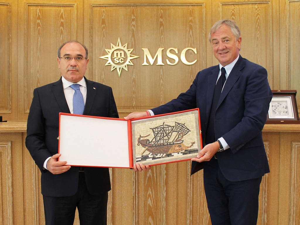 Habib Ammar, Ministre Tunisien du Tourisme et Pierfrancesco Vago, Président Exécutif de MSC Croisières, au siège de la compagnie à Genève - DR : MSC Croisières
