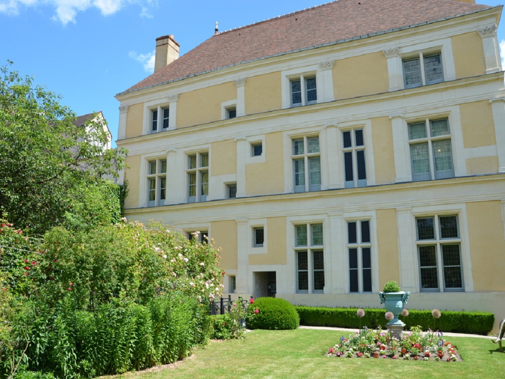 Château-Thierry, ville natale de La Fontaine, a su conserver sa maison familiale (sur la photo) et tracer un parcours en une vingtaine d’étapes. L’occasion de retrouver le poète au hasard de ses pas... - DR : Aisne Tourisme