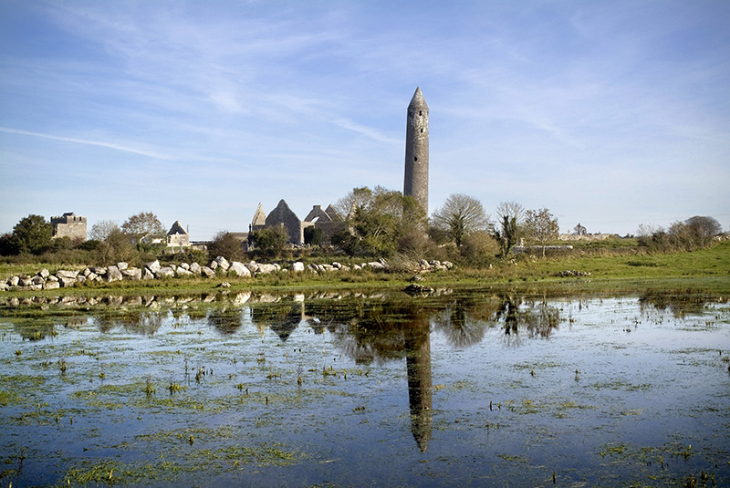 Monastère de Kilmacduagh ©Tourism Ireland