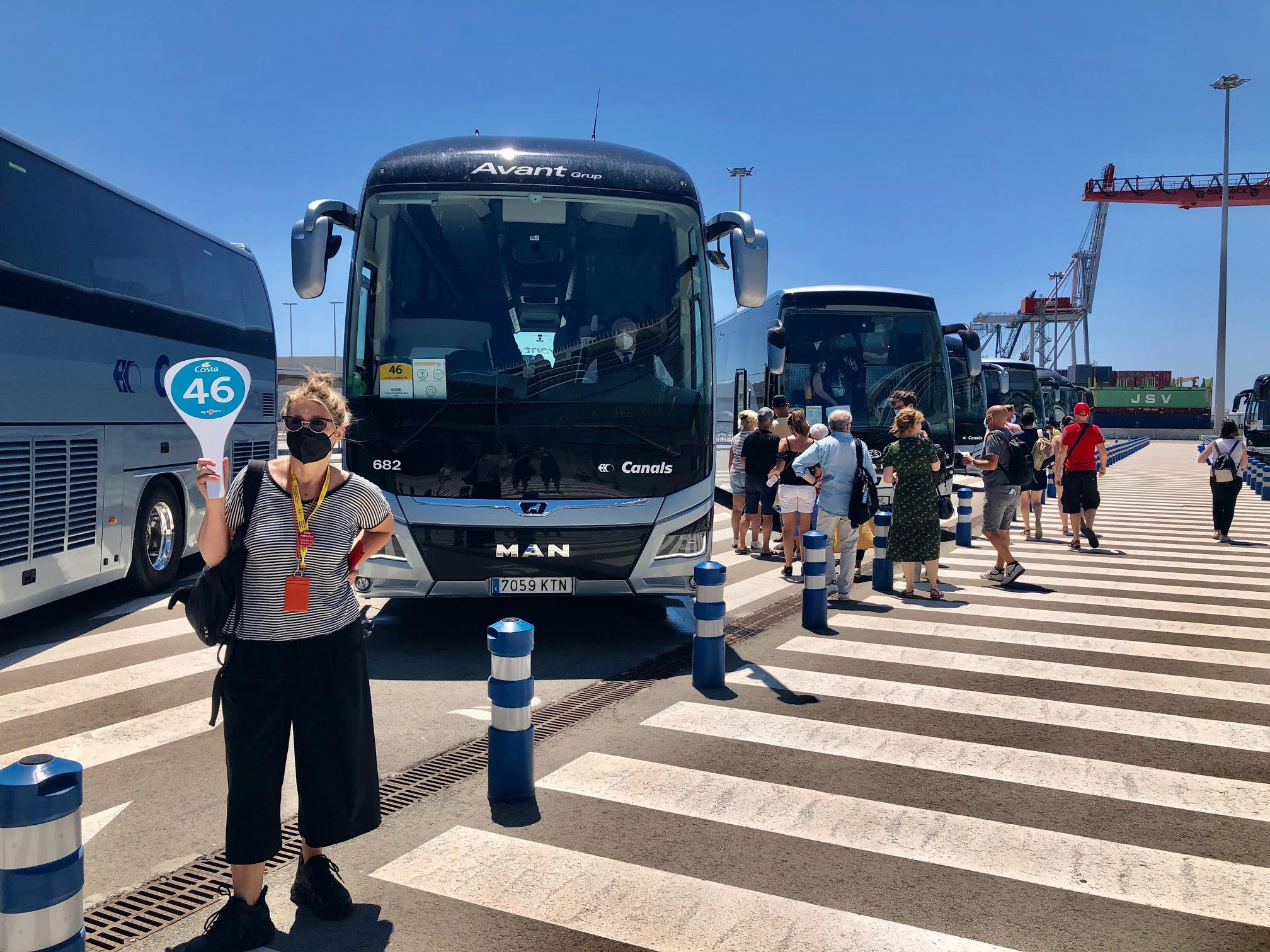 A ce jour, le seul moyen d’aller visiter consiste à réserver une excursion à bord. Interdit aussi de quitter le dit groupe pour aller faire du shopping et/ou de s’attabler à la terrasse d’un café. /crédit JDL