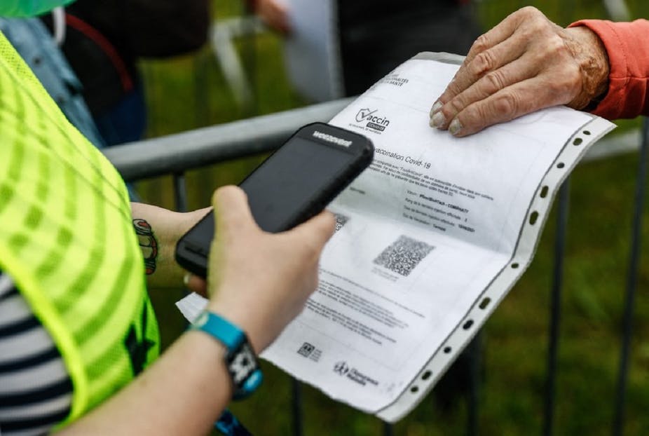 L'obligation du pass vaccinal à l'entrée des évènements culturels, comme ici au festival des Vieilles Charrues le 8 juillet, pose des problèmes sur le plan des données personnelles, mais également sur celui des inégalités face à la culture. Sammer Al-Doumy