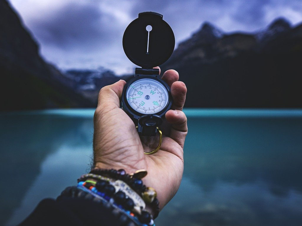 En ces années de pandémie, alors que confinements, télétravail et autres couvre-feux ont cantonné beaucoup d’entre nous dans un tête-à-tête avec des écrans, avec sa famille et avec soi-même, ces grands classiques comportementaux n’ont pas disparu. - Image par Joshua Woroniecki de Pixabay