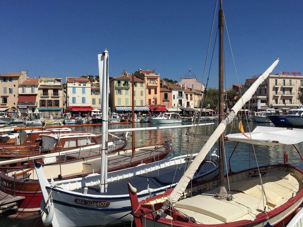 Cassis, un village vivant qui n’a pas vendu son âme au tourisme de masse - même s’il y a foule en été - DR : Office de Tourisme de Cassis