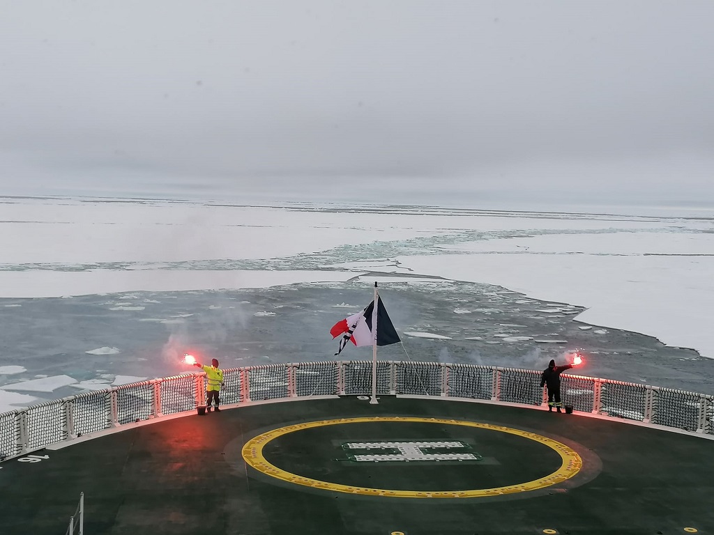 Le Commandant Charcot est le premier paquebot français à atteindre le pôle Nord géographique - DR : Ponant, Alexiane Eymard