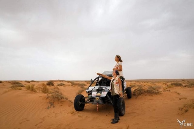 Armelle et Yolande au volant de leur buggy pour la 30e édition du Rallye des Gazelles - DR