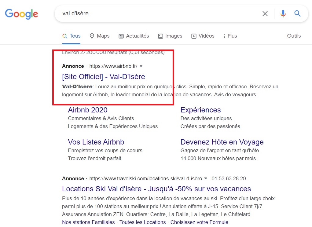 Capture écran sur la requête Val d'Izère, où Airbnb apparait comme site officiel de la station de ski