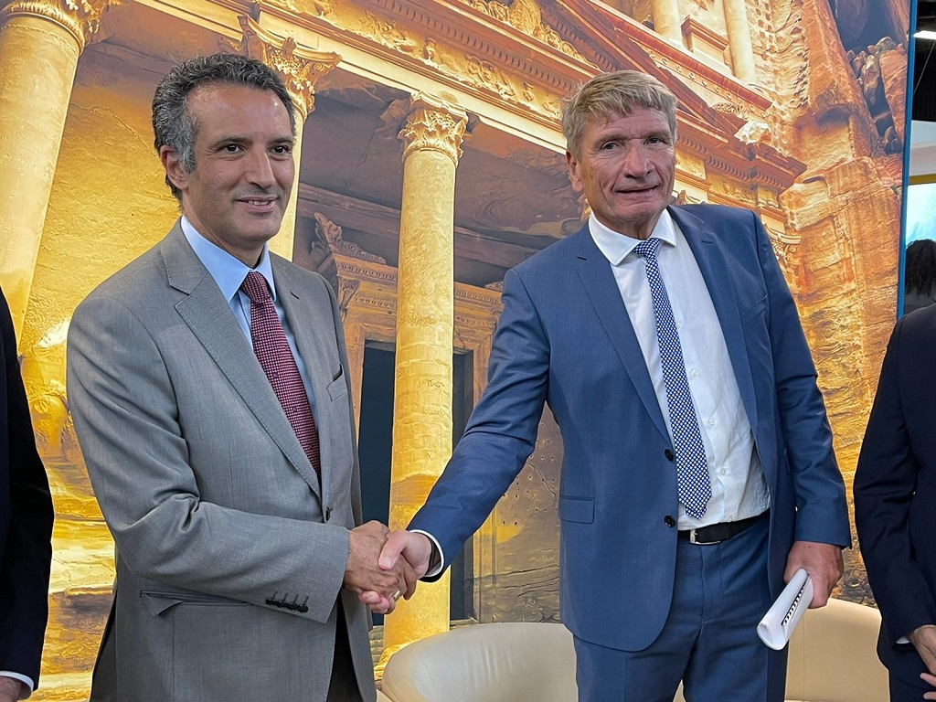 Mercredi 6 octobre 2021, Mr. Nayef Al Fayez, ministre du tourisme et des antiquités de Jordanie et Helmut Stückelschweiger, PDG de Top of Travel ont profité de l'IFTM Top Resa pour renouveler leur partenariat. - DR