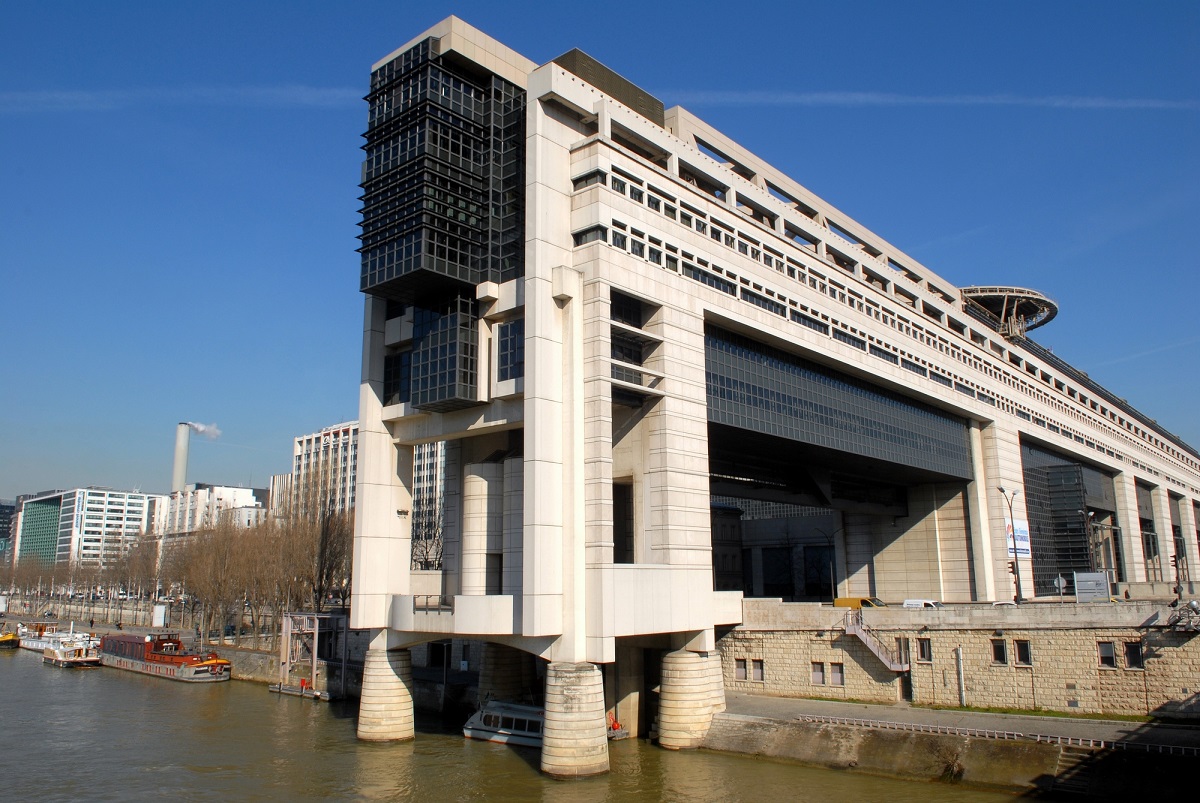 Garantie voyage : le projet porte sur un système de réassurance publique, constitué par les cotisations versées par les garants - Photo Ministère de l'Economie et des finances Bercy Depositphotos.com Auteur modesto3