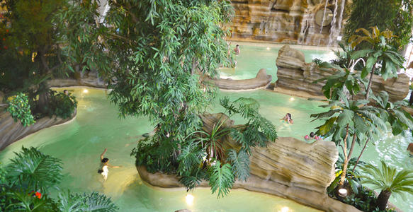 Avoriaz a lancé l'année dernière un concept qui se veut également innovant en montagne. L'Aquariaz propose 2400 M2 entre végétation et rochers étudiés pour les familles . ©DR Avoriaz a lancé l'année dernière un concept qui se veut également innovant en montagne. L'Aquariaz propose 2400 M2 entre végétation et rochers étudiés pour les familles . ©DR